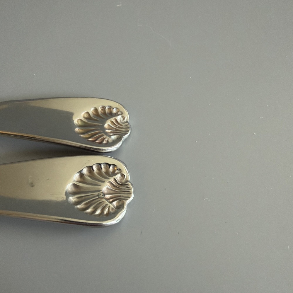 Set of 2 Oneida Deluxe "Tudor" Stainless Tablespoon/Dinner Spoon Discontinued - Picture 7 of 8